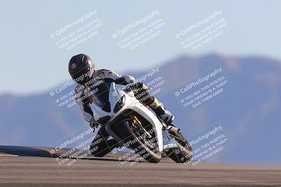 media/Nov-06-2023-Moto Forza (Mon) [[ce023d0744]]/3-Intermediate Group/Session 5 (Turn 9)/